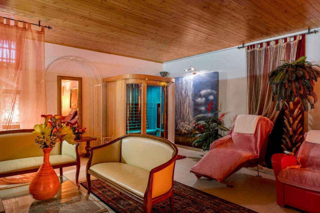 Hotel Apollo Римини Екстериор снимка