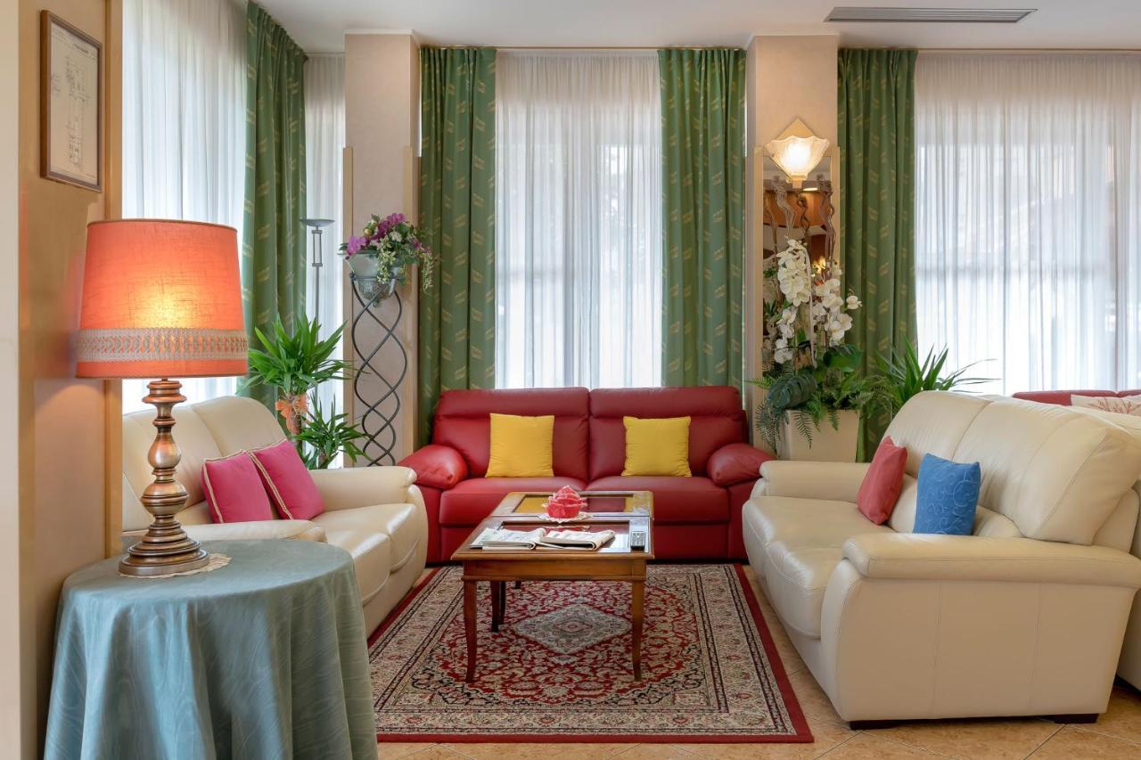Hotel Apollo Римини Екстериор снимка