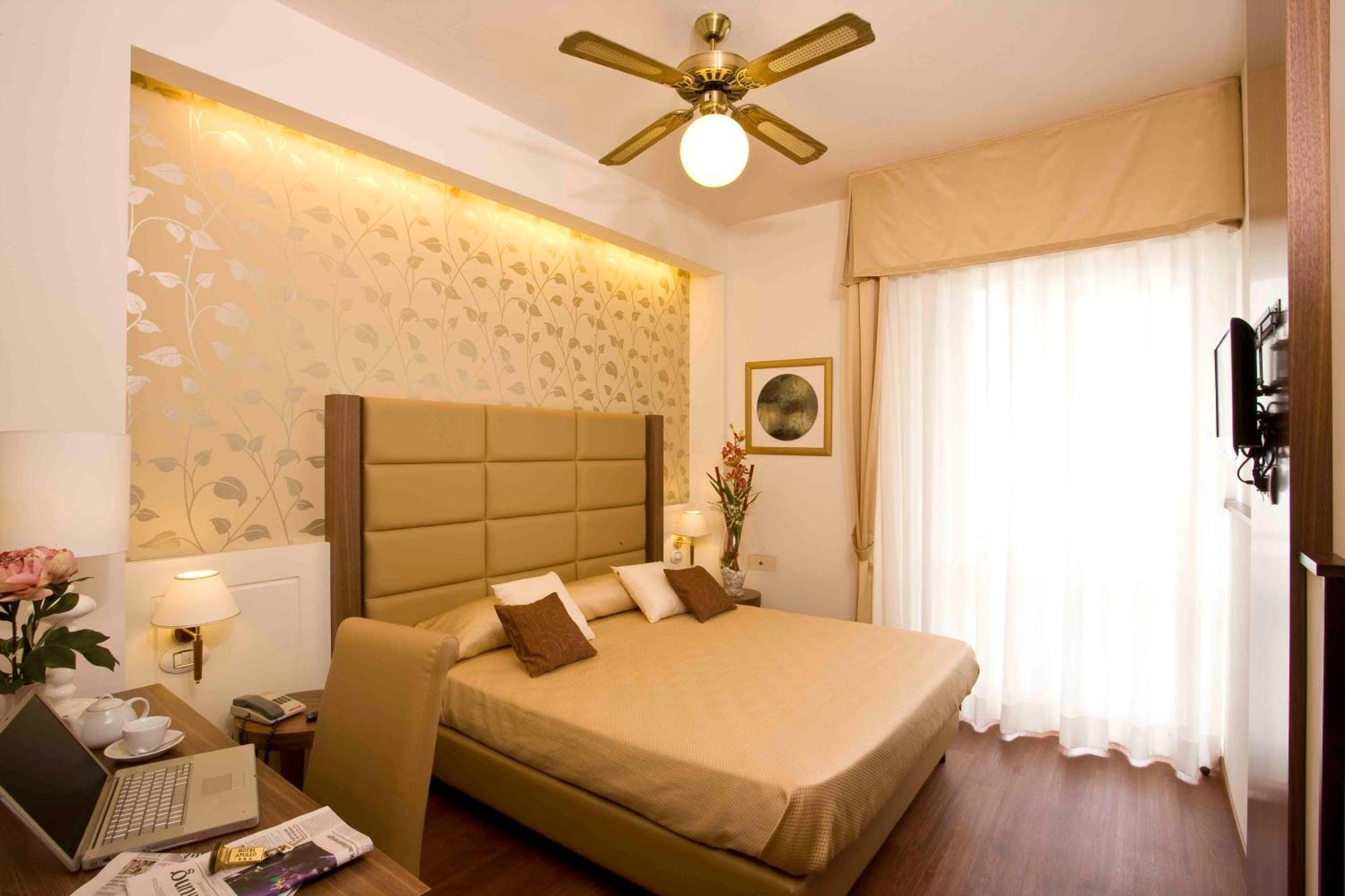 Hotel Apollo Римини Екстериор снимка