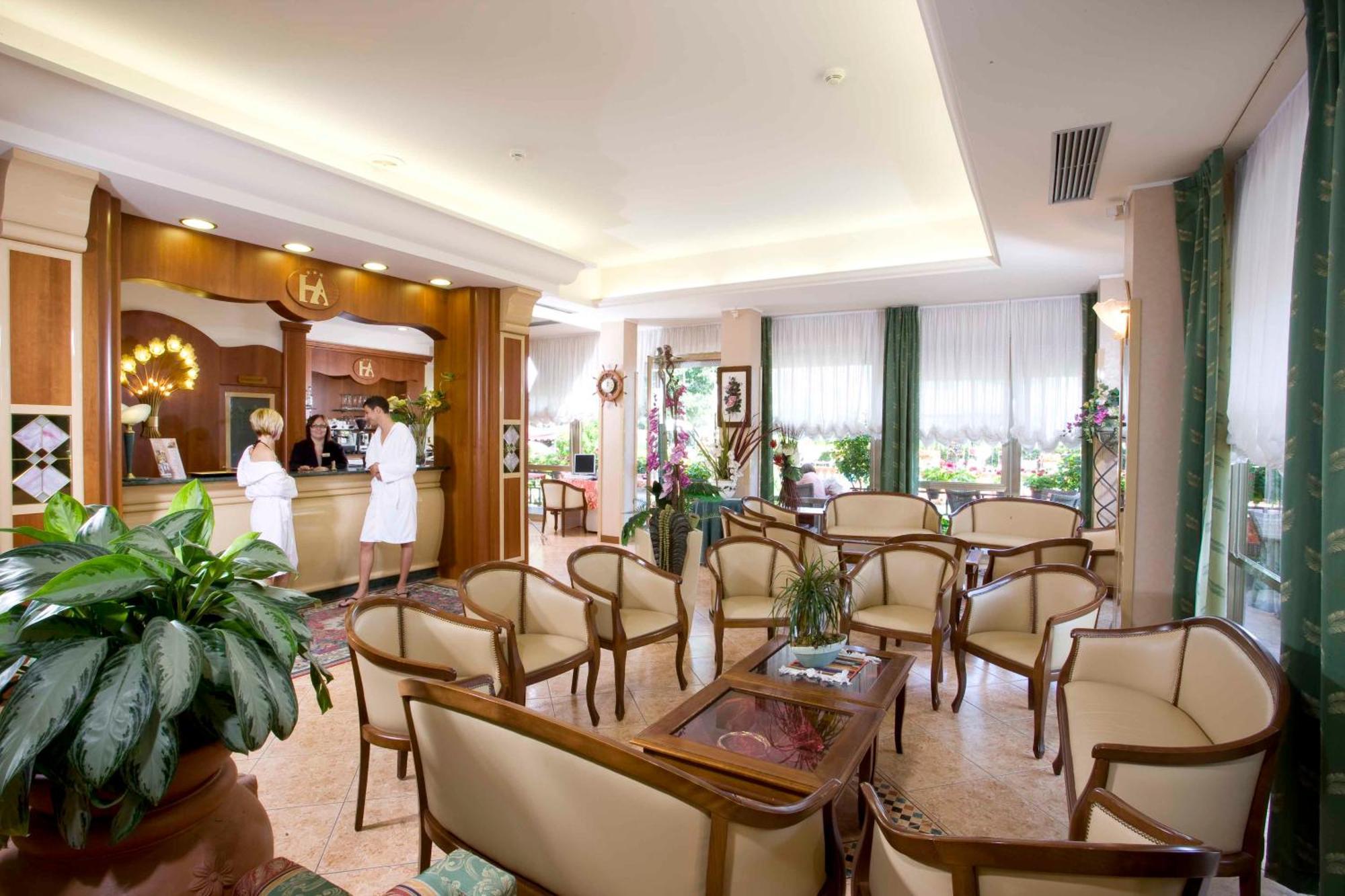 Hotel Apollo Римини Екстериор снимка