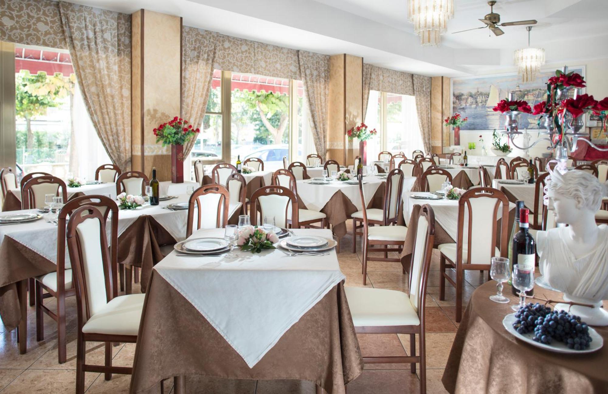 Hotel Apollo Римини Екстериор снимка