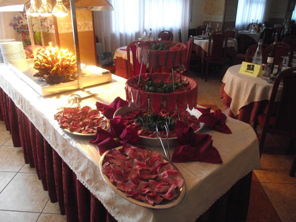 Hotel Apollo Римини Екстериор снимка
