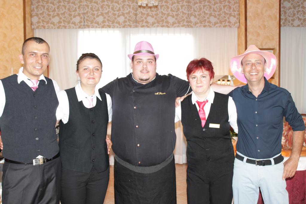 Hotel Apollo Римини Екстериор снимка