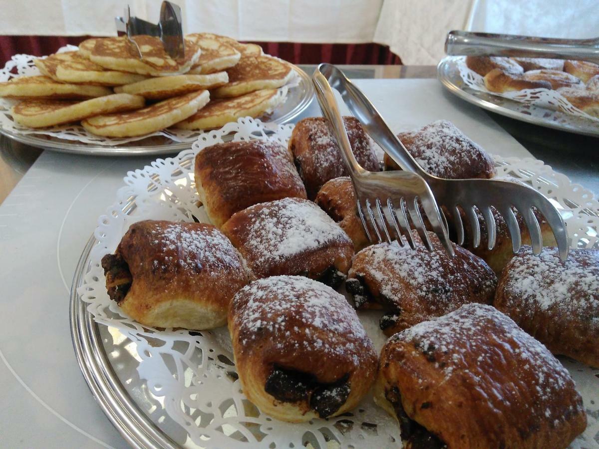 Hotel Apollo Римини Екстериор снимка